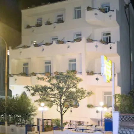 Hotel Athena 3*